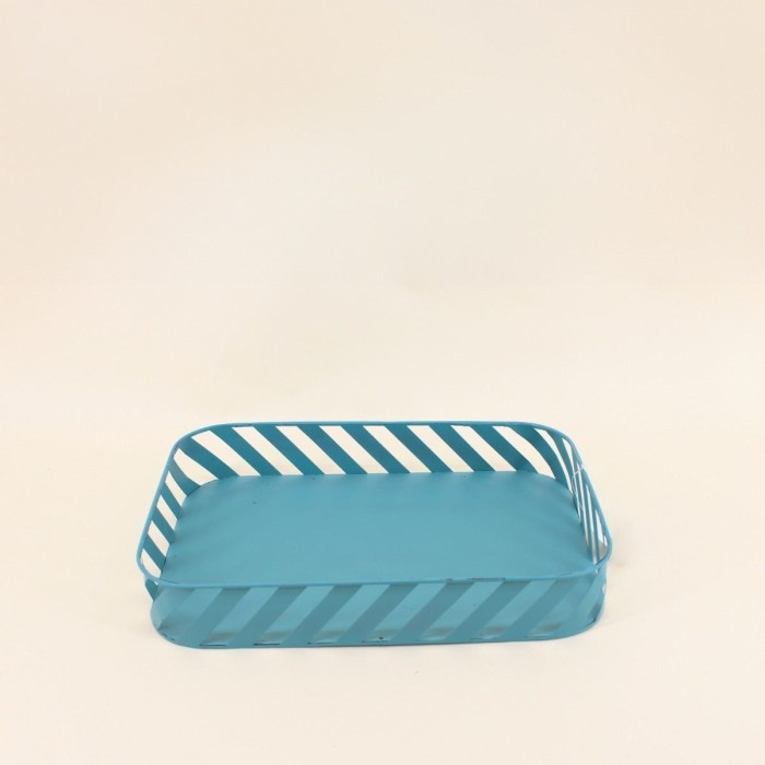 Plateau en métal bleu ajouré 25x35cm | Hashtag Déco