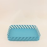 Plateau en métal bleu ajouré 30x40cm | Hashtag Déco