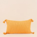Coussin orange à pompons 30x50 cm coton | Hashtag Déco