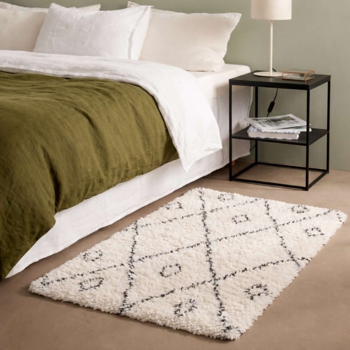Tapis descente de lit poils longs noir blanc | Hashtag Déco