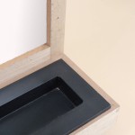 Miroir mural en bois noir avec étagère | Hashtag Déco