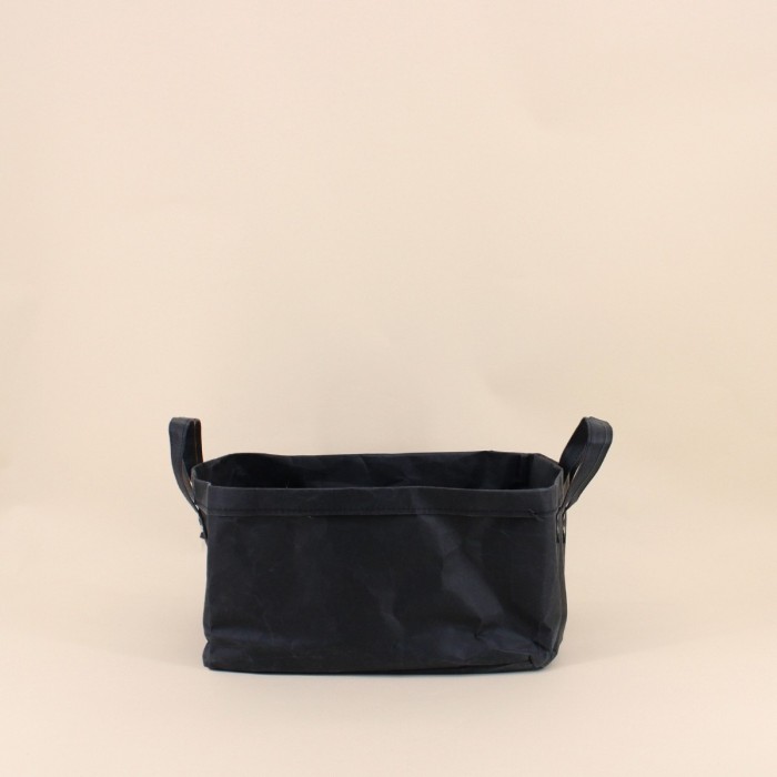 Panier rectangulaire noir en osier avec poignées | Hashtag Déco