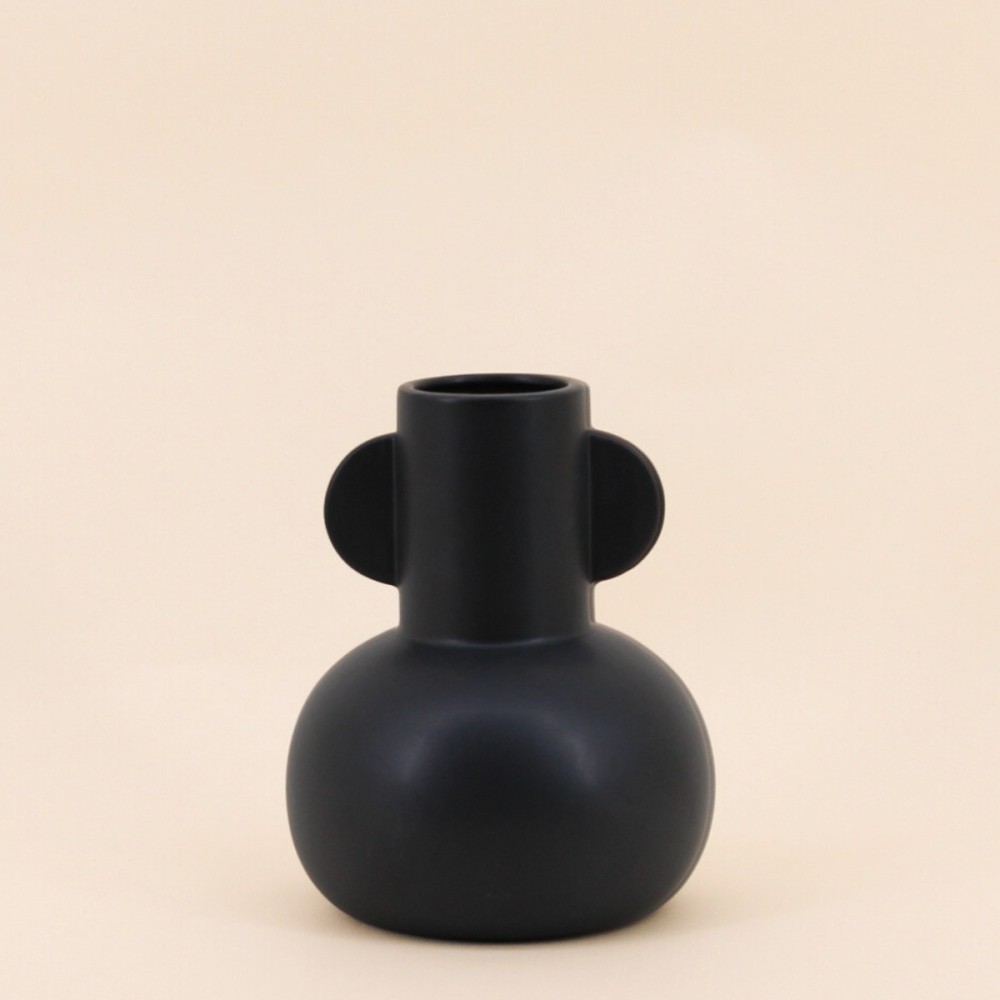 Vase en dolomite noir élégant 18,7cm | Hashtag Déco Vase en dolomite noir élégant 18,7cm | Hashtag Déco