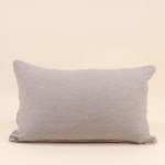 Coussin rectangulaire taupe en tissu 30x50cm | Hashtag Déco
