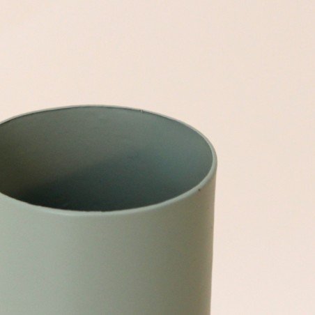 Vase tube métal vert 23cm, design unique | Hashtag Déco
