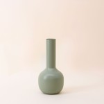 Vase tube métal vert 23cm, design unique | Hashtag Déco