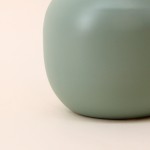 Vase tube métal vert 23cm, design unique | Hashtag Déco