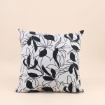 Coussin fleuri coton noir et blanc 40x40 cm | Hashtag Déco