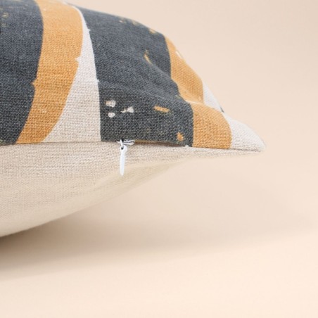 Coussin imprimé love home en coton beige 45x45cm | Hashtag Déco