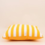 Coussin rayé jaune et blanc en coton 40x40cm | Hashtag Déco