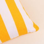 Coussin rayé jaune et blanc en coton 40x40cm | Hashtag Déco