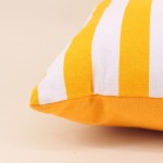 Coussin rayé jaune et blanc en coton 40x40cm | Hashtag Déco