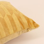 Coussin en velours brodé jaune 30x50cm | Hashtag Déco