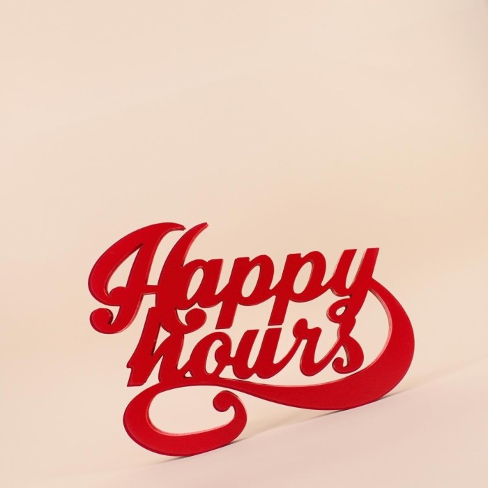 Mot décoratif happy hours rouge en bois | Hashtag Déco