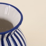 Vase céramique bleu 19cm, design élégant | Hashtag Déco