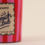 Bougie parfumée verre rose 510g "Beach club" | Hashtag Déco