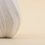 Vase twist porcelaine blanche 15cm élégant | Hashtag Déco