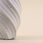 Vase twist porcelaine blanche 20cm unique | Hashtag Déco