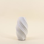 Vase twist porcelaine blanche 20cm unique | Hashtag Déco