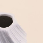 Vase twist porcelaine blanche 20cm unique | Hashtag Déco