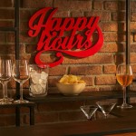 Mot décoratif happy hours rouge en bois | Hashtag Déco