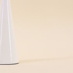 Bougeoir conique blanc en aluminium 20cm | Hashtag Déco