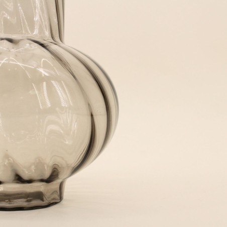 Vase en verre strié gris 25cm élégant | Hashtag Déco