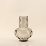 Vase en verre strié gris 25cm élégant | Hashtag Déco