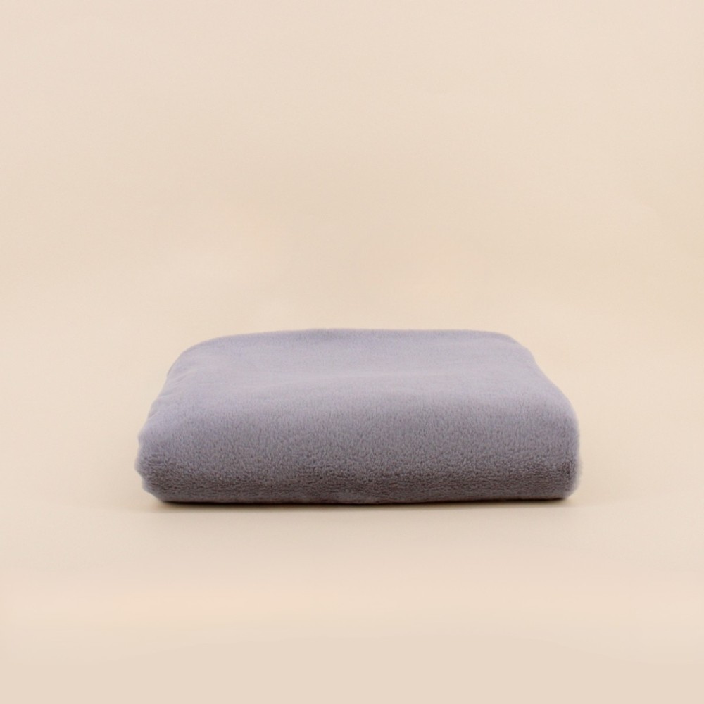 Plaid en fausse fourrure gris 157x230cm | Hashtag Déco