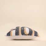 Coussin imprimé love home en coton beige 45x45cm | Hashtag Déco
