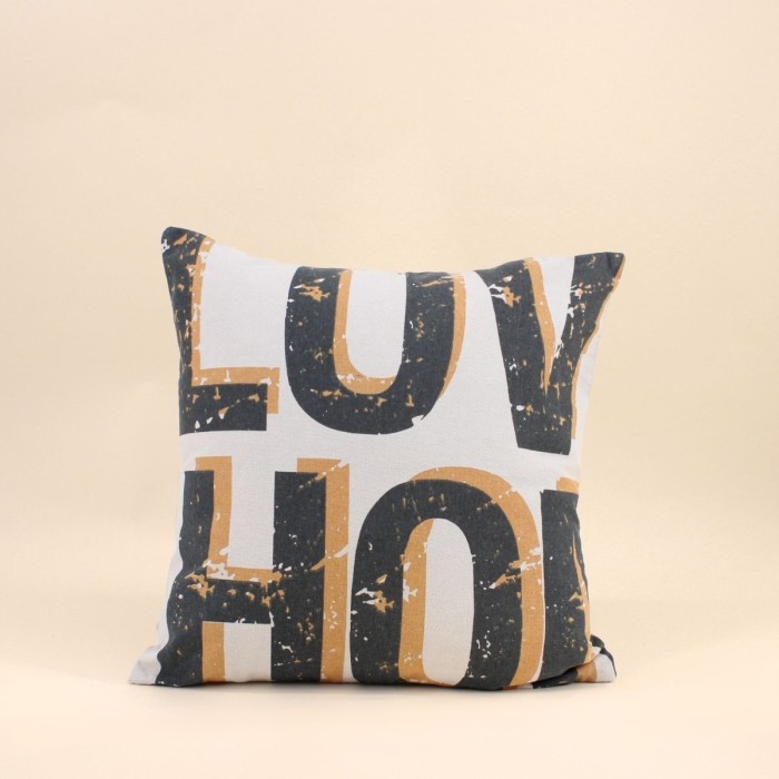 Coussin imprimé love home en coton beige 45x45cm | Hashtag Déco