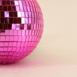 Boule à facettes 15cm plastique rouge | Hashtag Déco