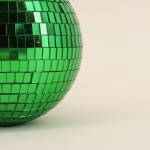 Boule à facettes 15cm plastique rouge | Hashtag Déco