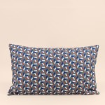 Coussin extérieur tissu motifs géométriques bleu 30x50 | Hashtag Déco