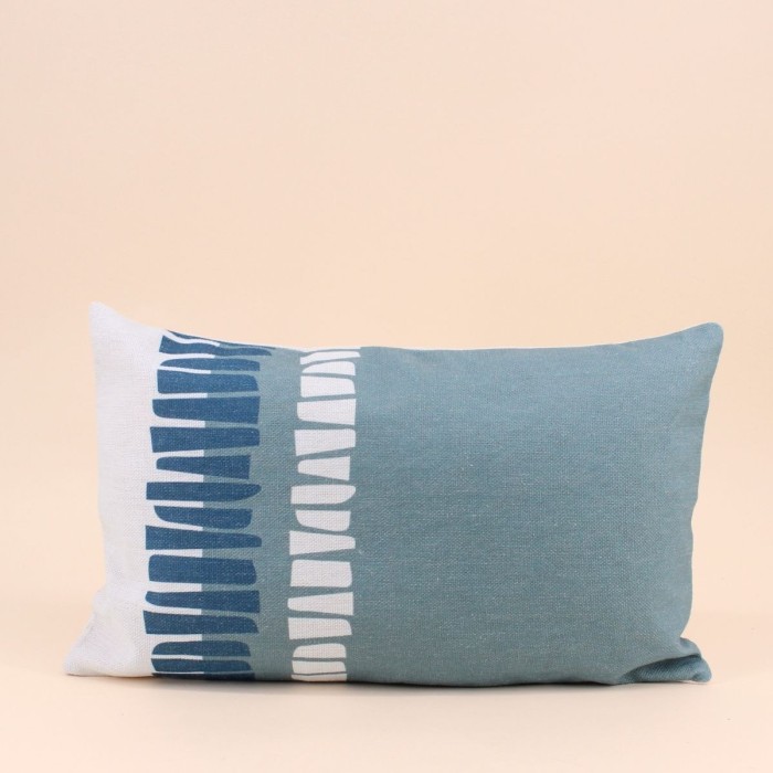 Coussin extérieur tissu géométrique bleu 30x50cm | Hashtag Déco