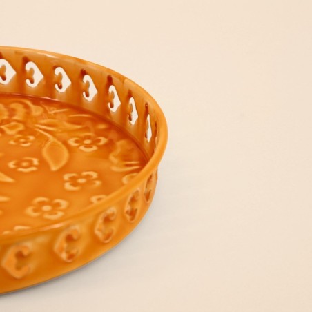 Plateau métal jaune 25cm motifs relief | Hashtag Déco