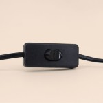 Lampe à poser triangle en métal noir | Hashtag Déco