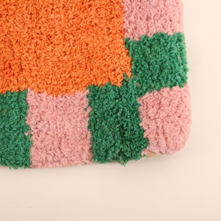 Tapis de bain coton brodé Bisous 50x80 cm | Hashtag Déco