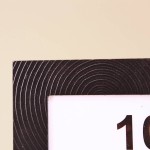 Cadre photo en bois noir gravé 10x15cm | Hashtag Déco