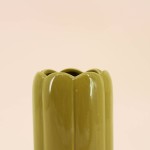 Vase festonné vert en dolomite 20 cm | Hashtag Déco