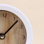 Horloge à poser bois 14cm naturelle et élégante | Hashtag Déco