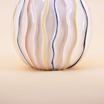 Vase en céramique blanc lignes colorées 19cm | Hashtag Déco