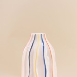 Vase céramique blanc 17cm, lignes colorées | Hashtag Déco
