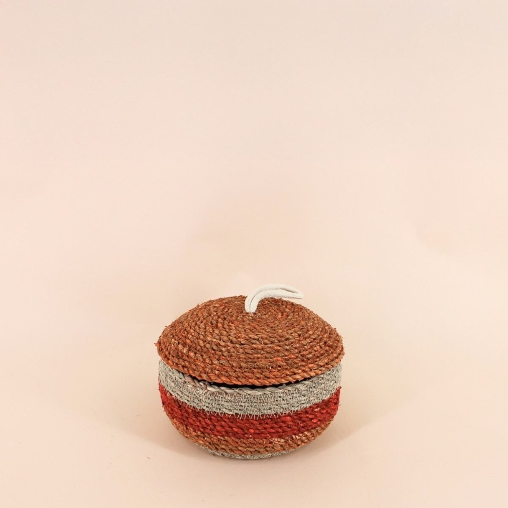 Panier en fibres naturelles rouge et naturel | Hashtag Déco