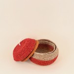 Panier en fibres naturelles rouge et naturel | Hashtag Déco