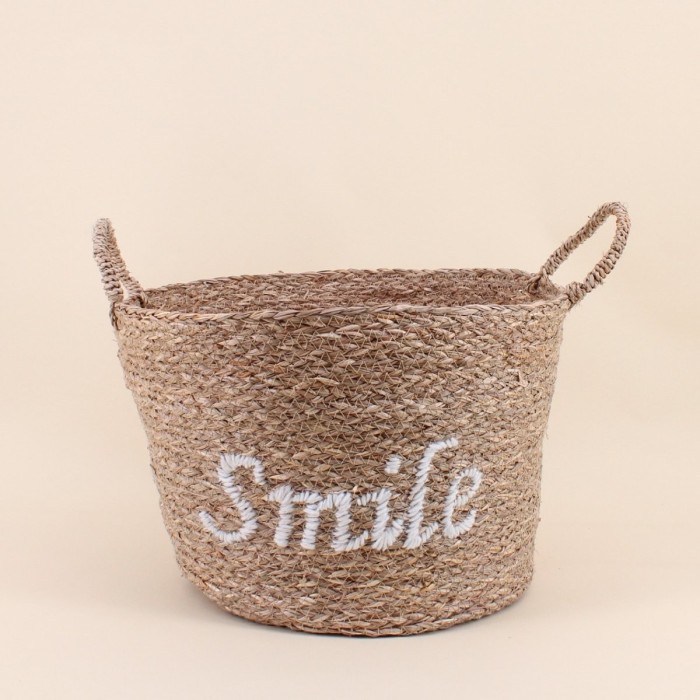 Panier rond brodé "Smile" en jonc de mer naturel | Hashtag Déco