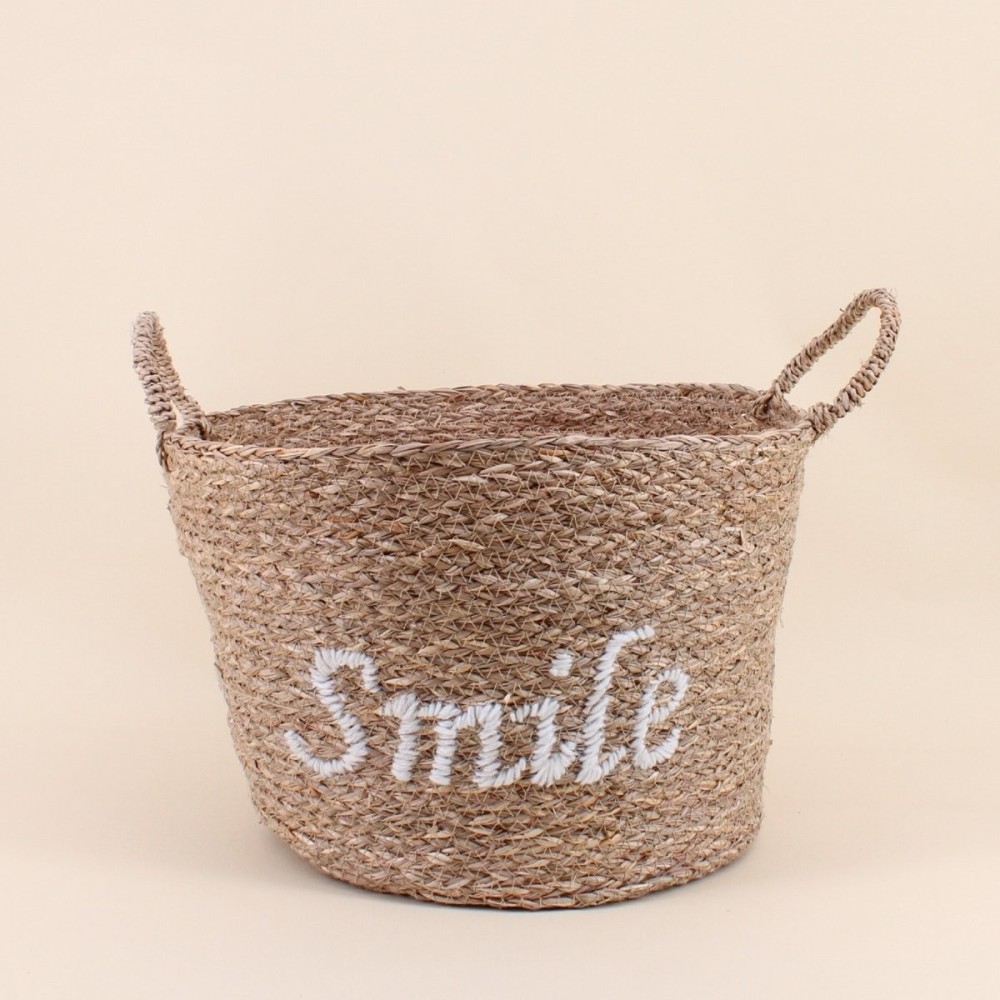 Panier rond brodé "Smile" en jonc de mer naturel | Hashtag Déco