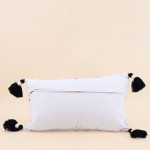 Coussin coton tissé pompons beige/noir 30x50cm | Hashtag Déco